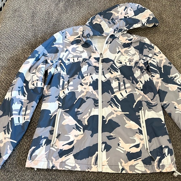 New Balance Jackets & Blazers - New Balance lightweight jacket. EUC